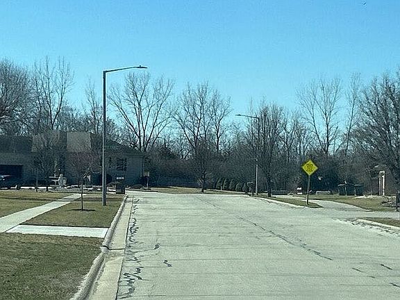 5th image of 355 S Enrietta Dr