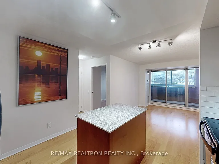 1050 The Queensway #217 — Photo 23
