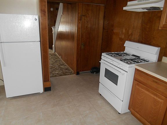 2nd image of 2422 Boas St