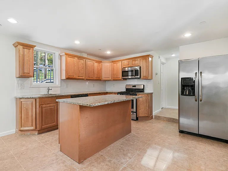 87 Cedar St — Photo 3