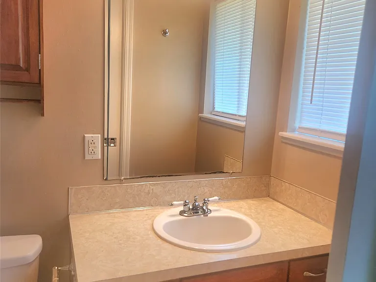 122 W Kent St — Photo 14