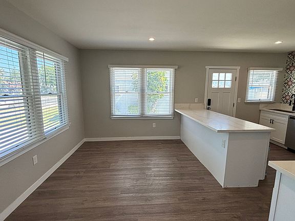 5th image of 181 N Waverly St #0