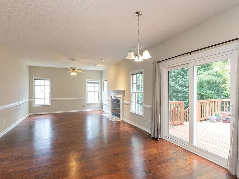 219 Covington Square Dr — Photo 10