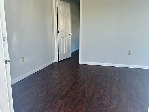 3rd image of 5128 Oak Dr