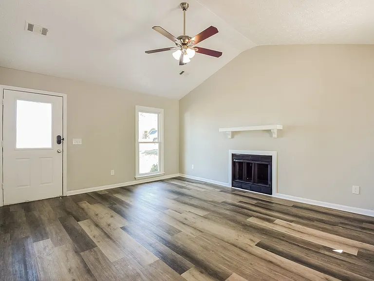 1527004_017_living_room_13542755.jpg