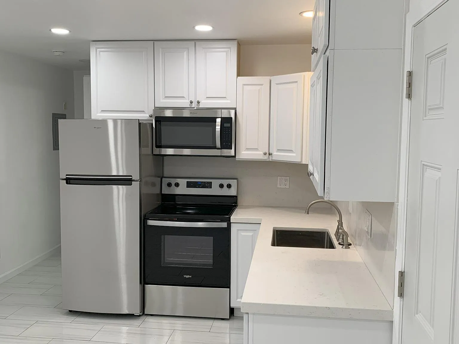 Studio, 250 sqft, $1,200 — Photo 1