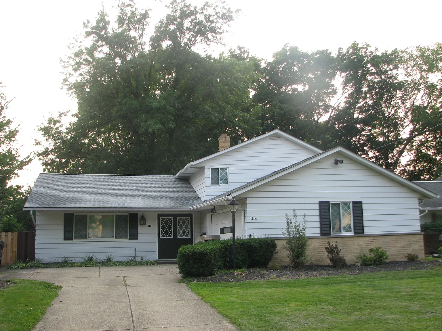 1146 Hillrock Dr photo 1