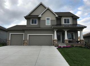18506 Hampton Dr, Omaha, NE 68136