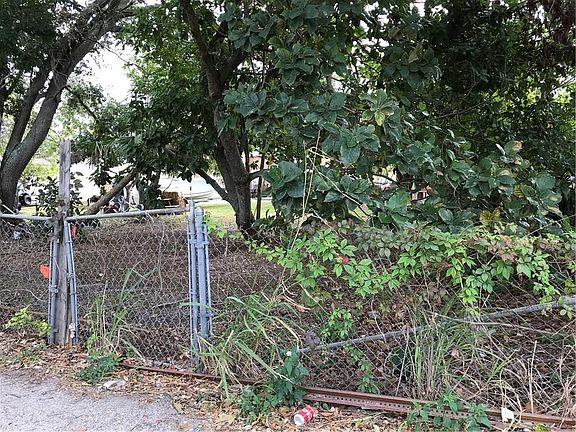4th image of SW 18 SW 18 18th Street