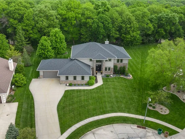 7213 Eagle Crest Dr, Johnston, IA 50131