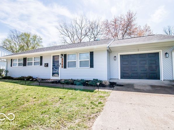 2763 Streamside Dr, Columbus, IN 47203