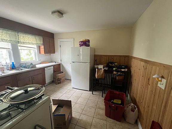 5th image of 69 Endicott Ave #1