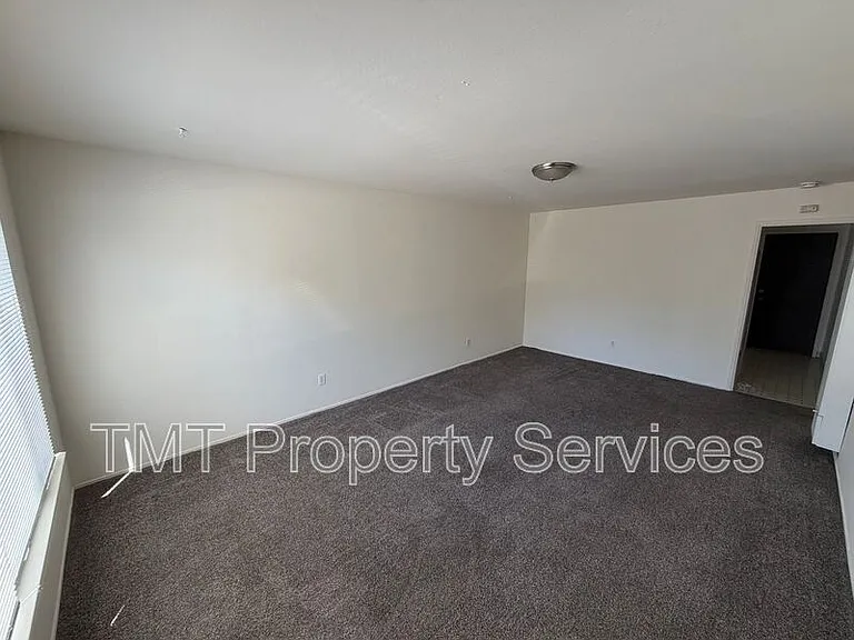 2431 33rd St — Photo 18