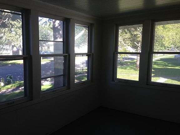 5th image of 527 Ann St SE