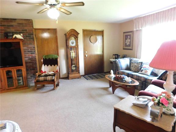 5th image of 981 E Barachel Ln