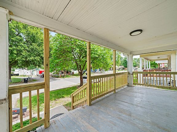 2nd image of 822 S Hardy Ave