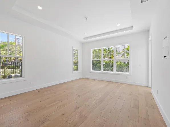 295 Austin Lane, West Palm Beach, FL 33401