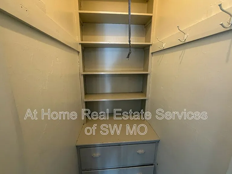 1021 E Walnut St #1 — Photo 5