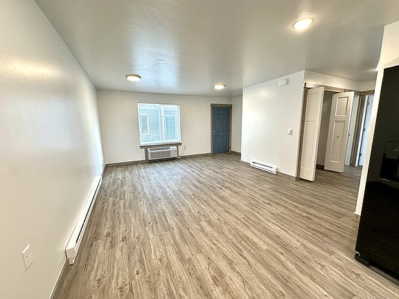 4th image of 3185 Queen Anns St #1