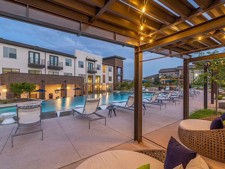 The James at Canyon Creek — Photo 31