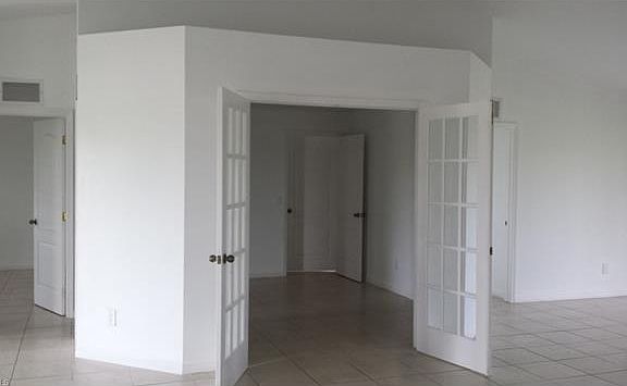 4th image of 1820 Santa Barbara Blvd N