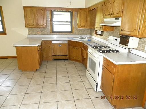 3rd image of 900 N Roy Ave