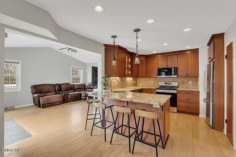 4th image of 128 Horizon Boulevard