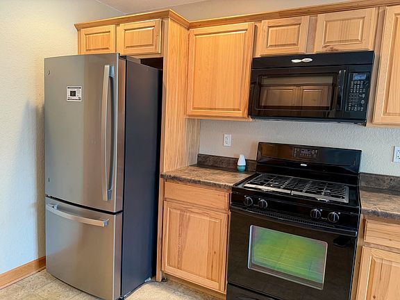 5th image of 713 Birch St