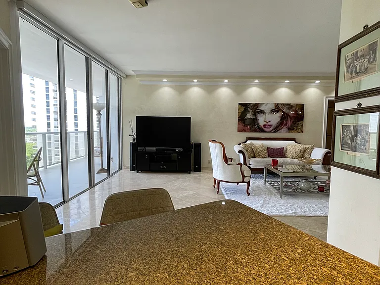 20281 E Country Club Dr — Photo 36