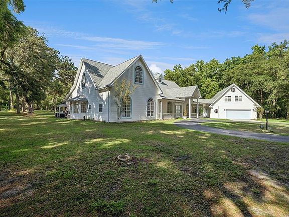 3rd image of 21033 Violet Rd