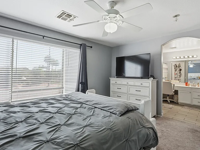 2033 N 107th Dr — Photo 30