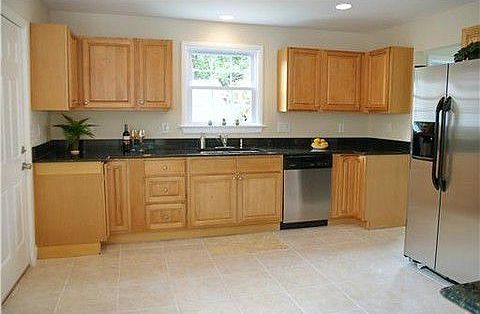 4th image of 2612 Hickory St
