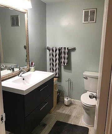 4th image of 2539 S Bayshore Dr APT 224A