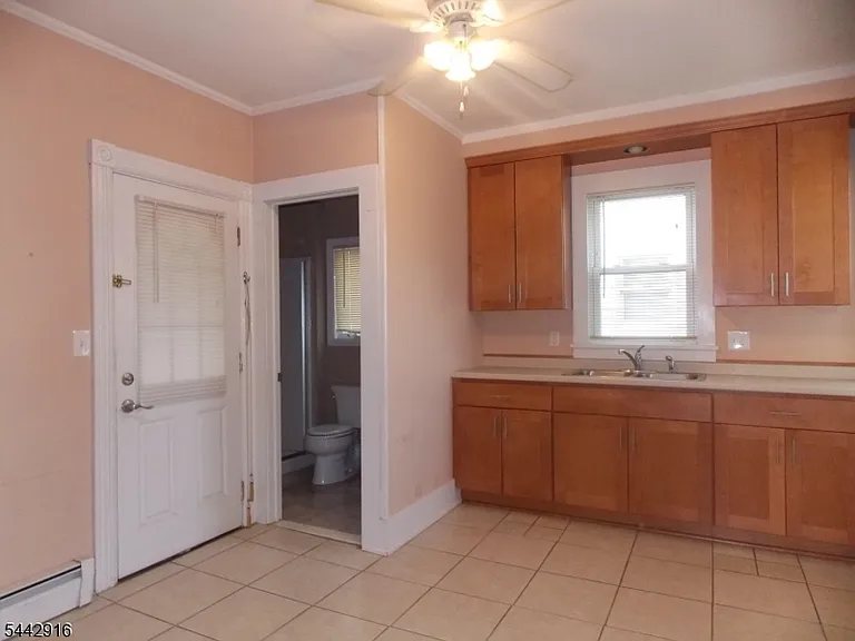 43 E Somerset St — Photo 7