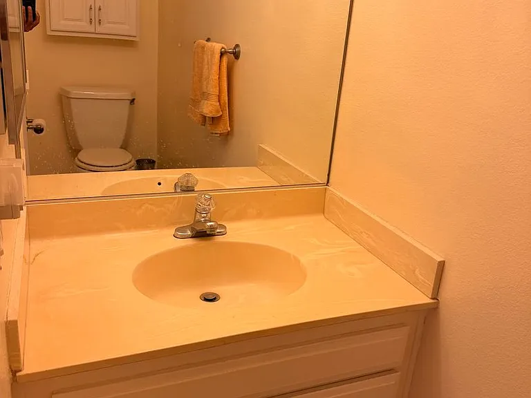 223 E Surfside Dr — Photo 4