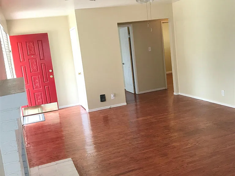 1225 Marlin Pl — Photo 2