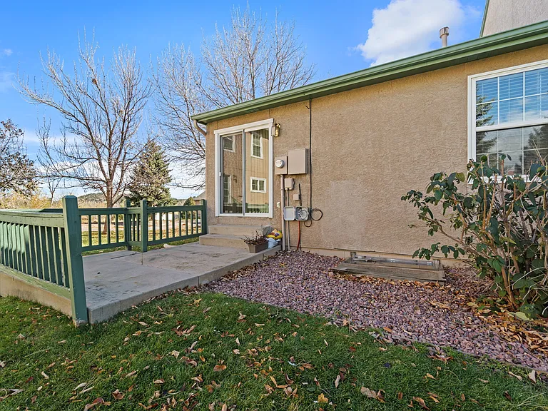 6082 Colony Cir — Photo 27