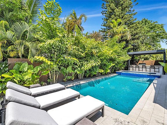 5th image of 1351 S Venetian Way