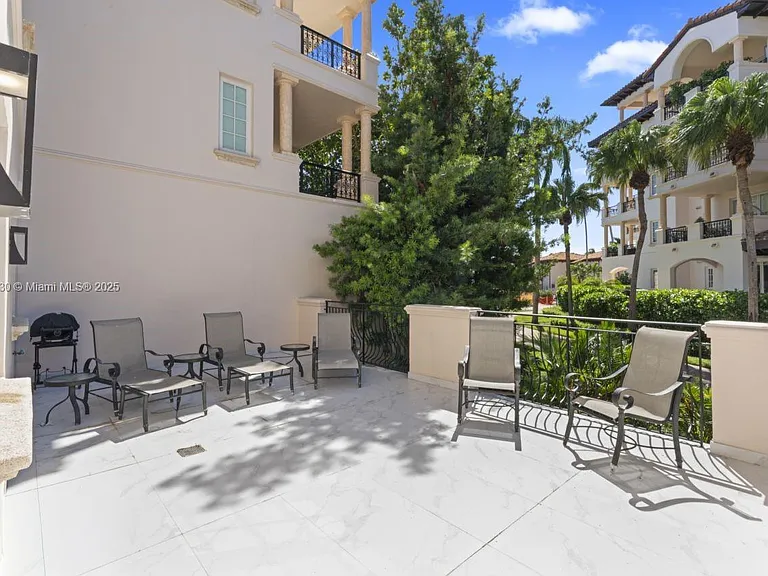 19217 Fisher Island Dr #19217 — Photo 34