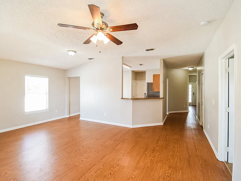 7533 International Village Dr — Photo 4