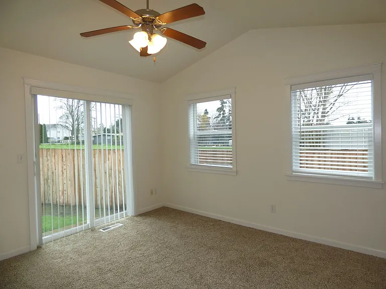3536-3538 Fisher Ct NE — Photo 18