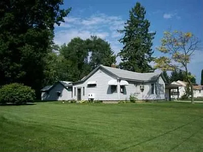 1226 Longfellow Ave photo 1