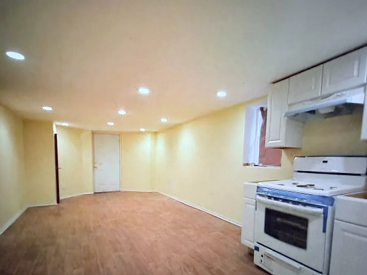 Building Photo - 1615 W Foster Ave #G