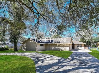 628 Brook Hollow Dr, Conroe, TX 77385