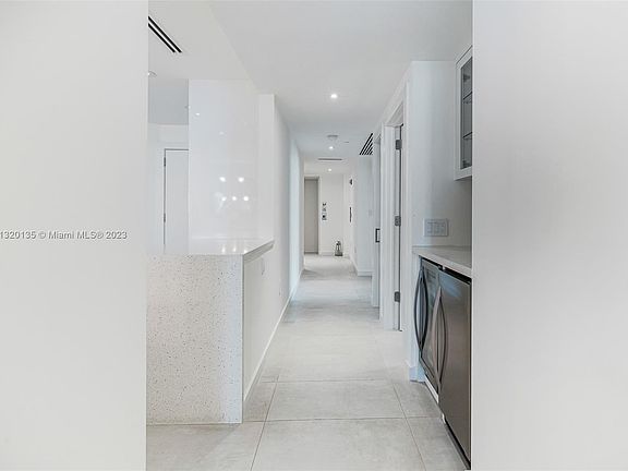 3rd image of 1455 Ocean Dr APT 610