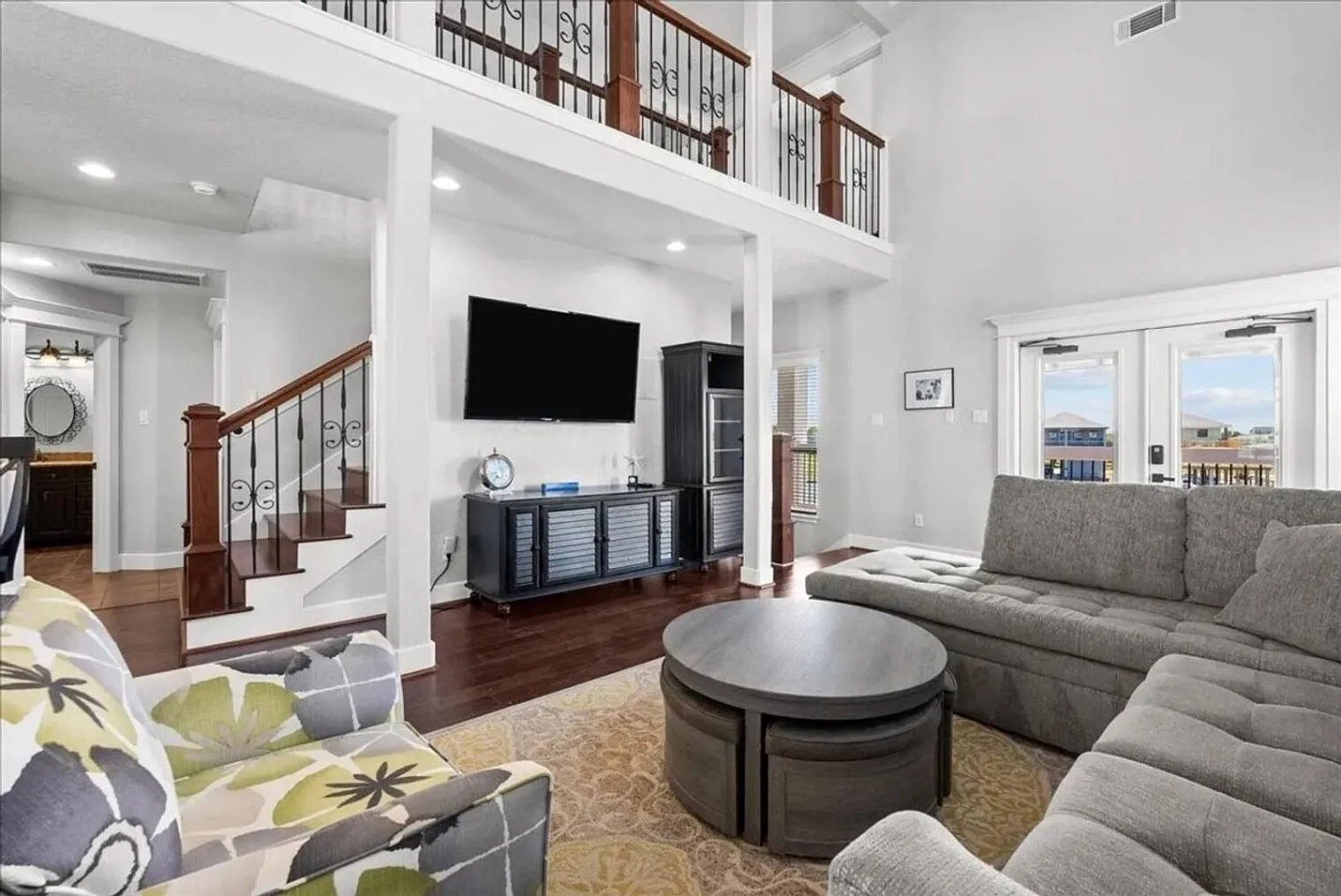4 bed, 2.0 bath, $3,470 — Photo 2