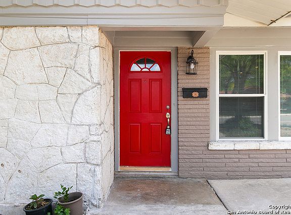 4th image of 3318 W Woodlawn Ave
