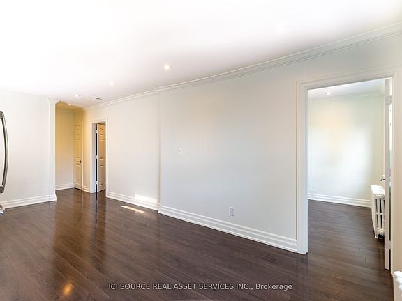 2nd image of 253 Lakeshore Rd E #D