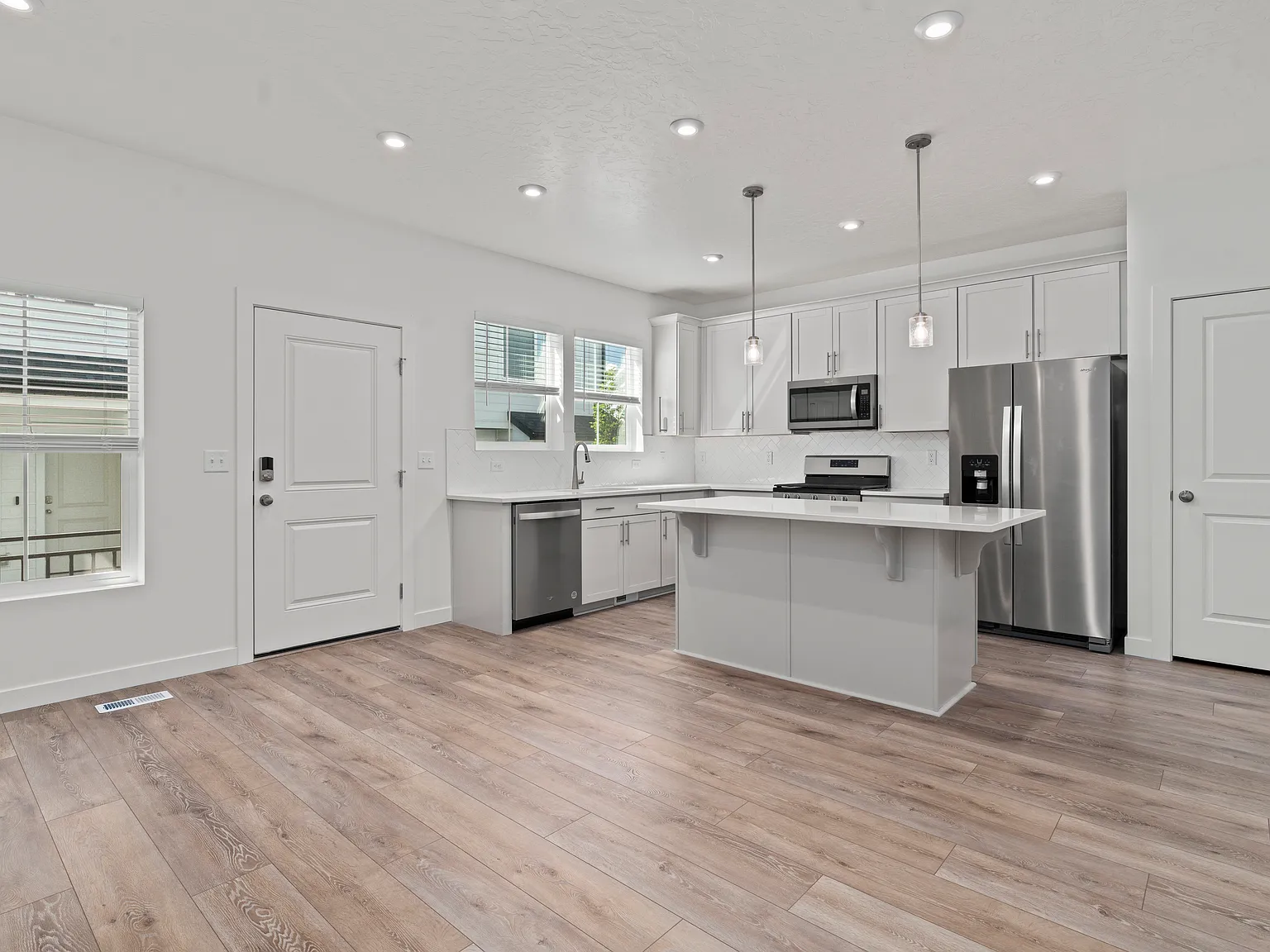 4 bed, 3.5 bath, 1800 sqft, $2,199 — Photo 1