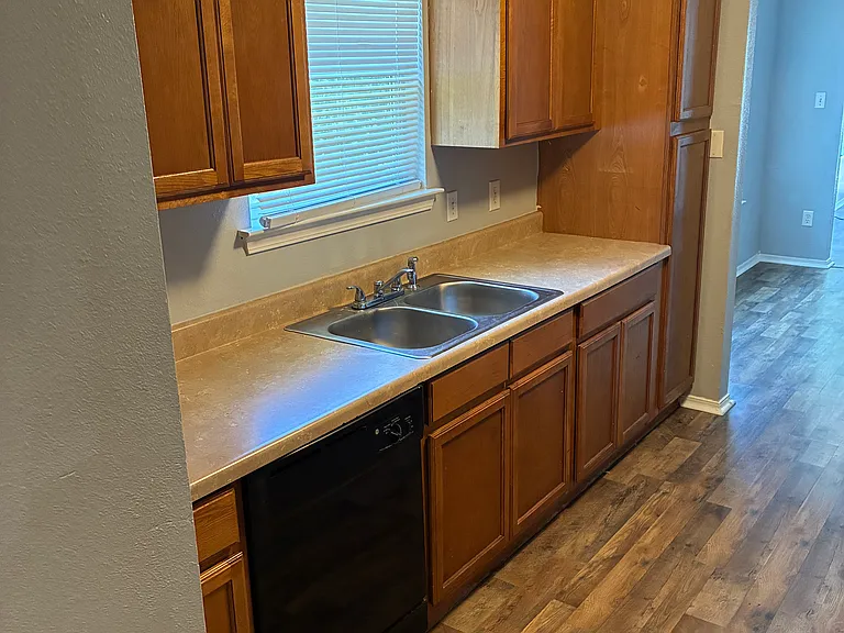 6323 W Adams St — Photo 4